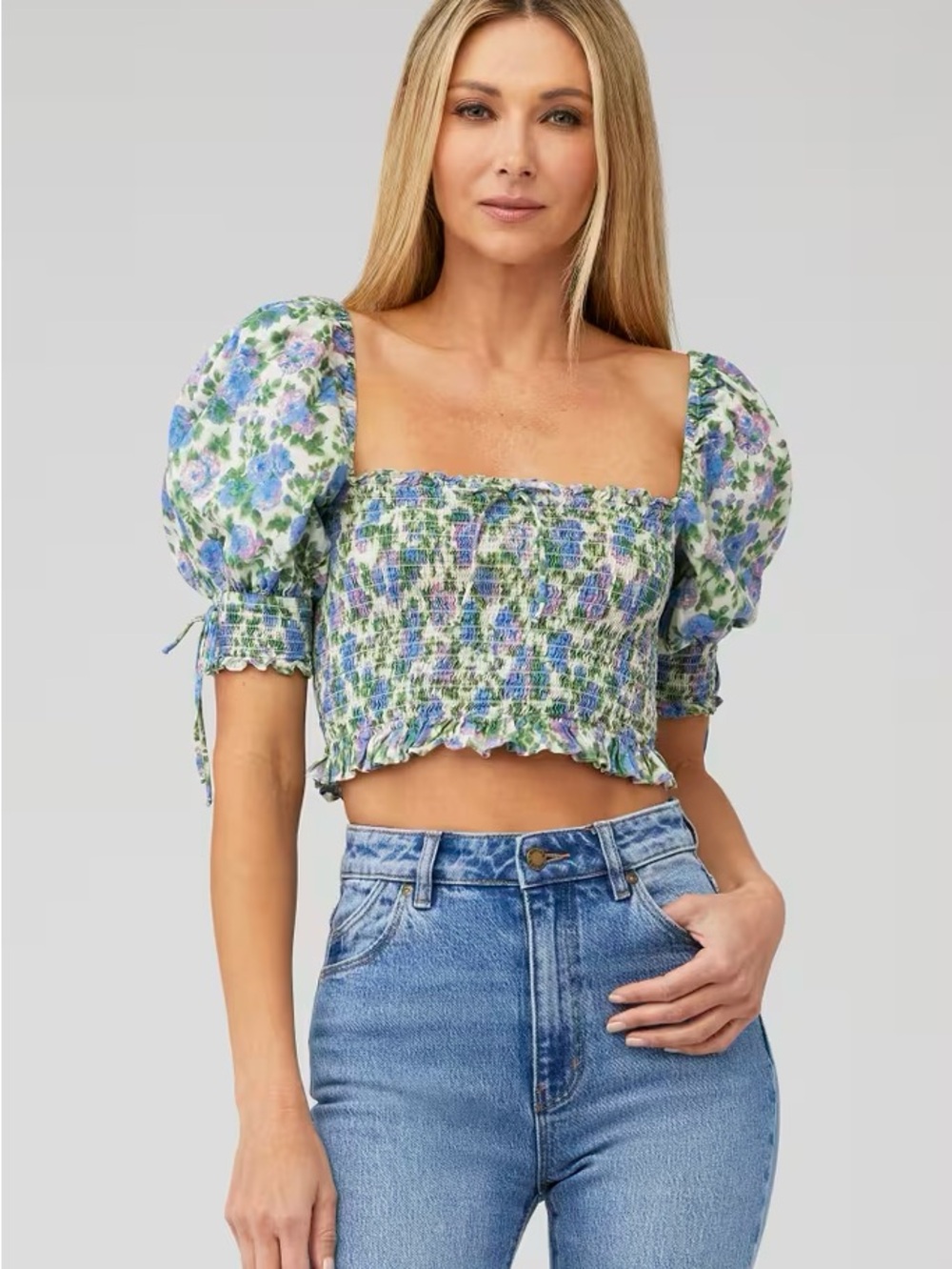 Floral cropped puff sleeve top
For Love & Lemons